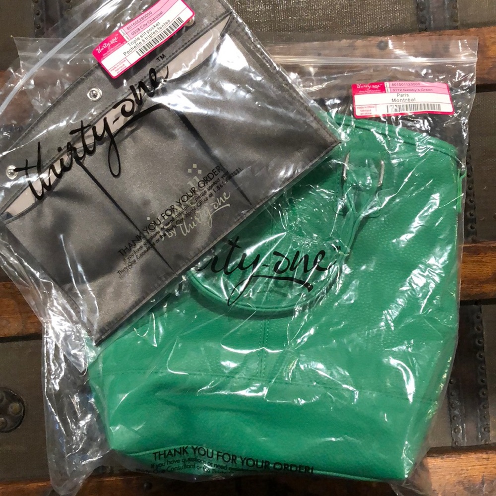 Jewell Paris purse w/ Triple Slit pocket